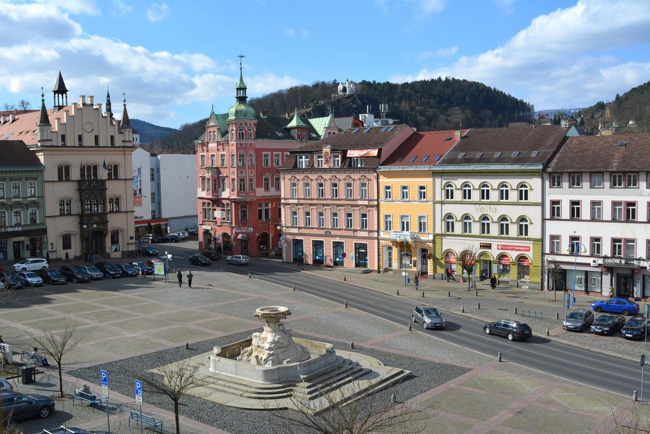Hotel Posta Decin Bagian luar foto